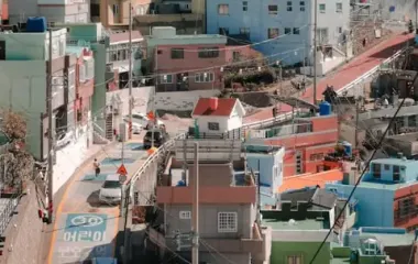 언덕을 따라 들어선 주택가
